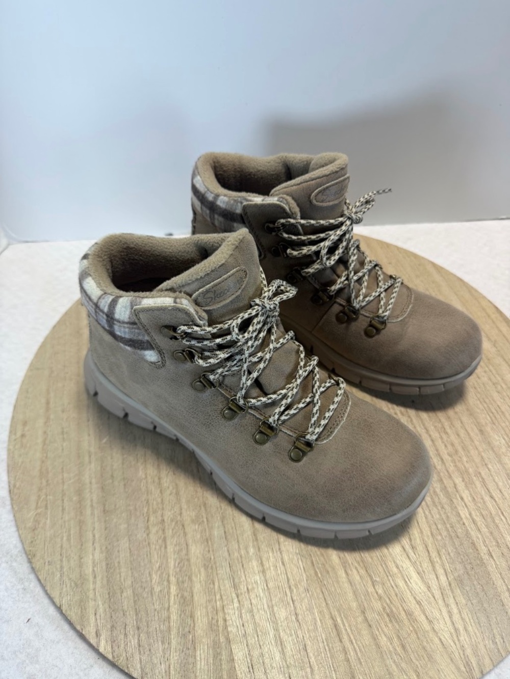 Skechers Womens Hiking Boots Ankle Boots Size 8.5 NWOT